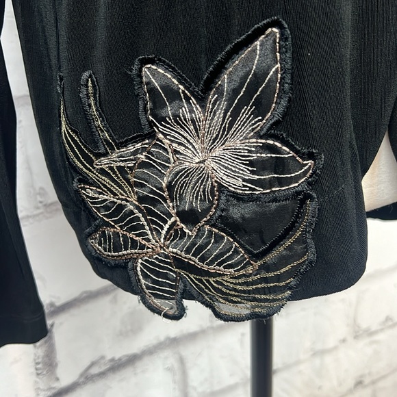 Chico’s Travelers Floral Embroidered Black Blazer - Picture 4 of 10